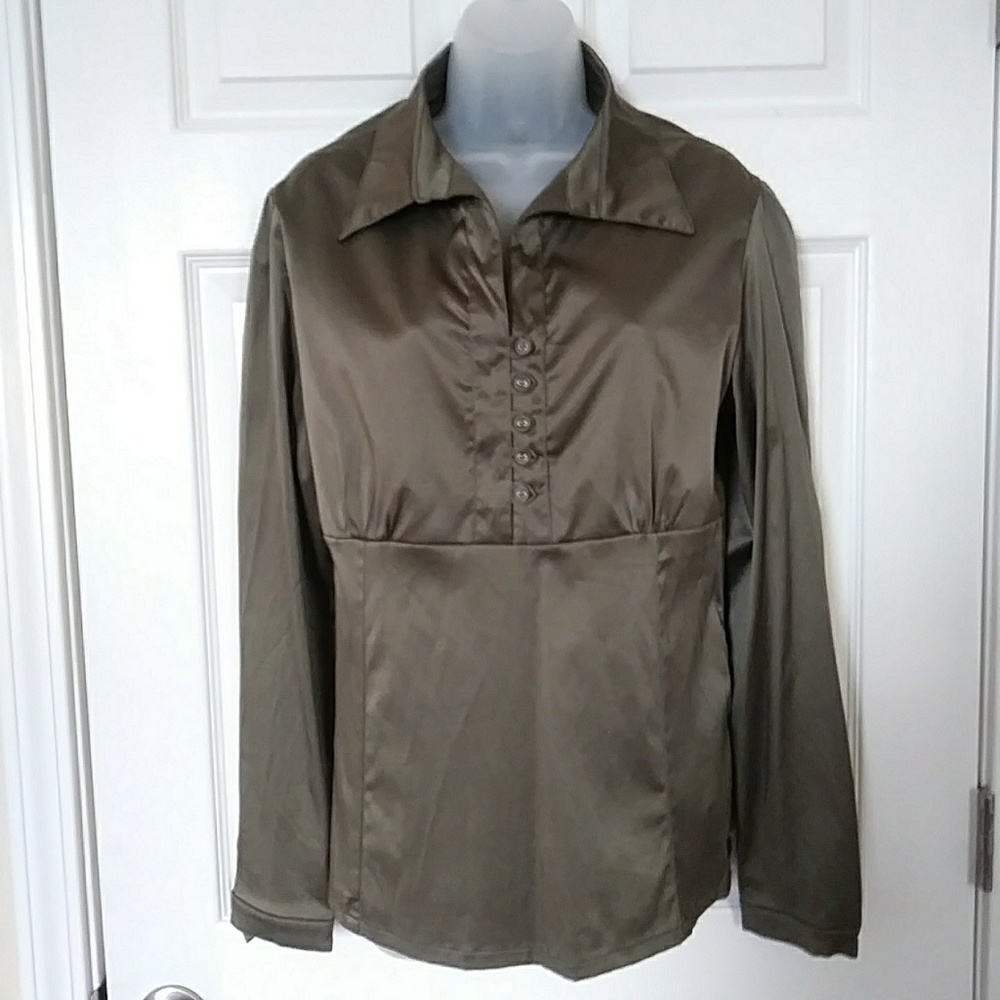 Skunkfunk Satiny Top Olive Green Collared Pullover  Size Large NWT